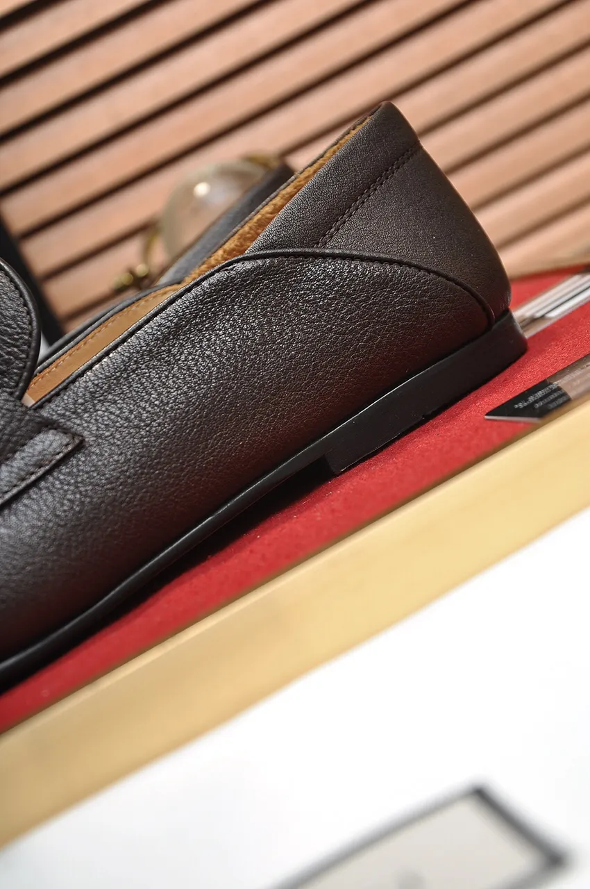 Men's shoes 💰520💶【GUCCI】 (High-end Niuli) New 🍀Gucci* - top version Gucci Peas shoes! Made of imported original cowhide, the inner top layer is comfortable cowhide lining! Original wear-resistant rubber outsole! High quality products! Code number 38-44!